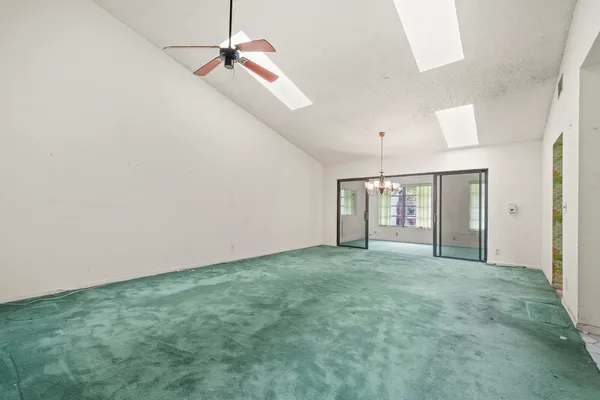 $300,000 | 200 Southwest 29th Avenue, Delray Beach, FL 33445