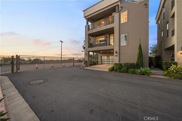 $7,800 | 1068 Hampton Drive, Costa Mesa, CA 92627