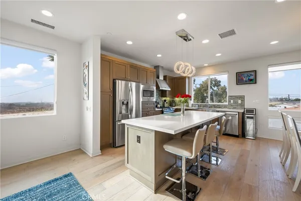 $7,800 | 1068 Hampton Drive, Costa Mesa, CA 92627