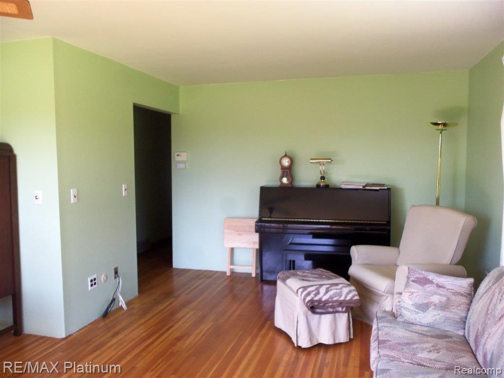 1081 East Jones Road Howell, MI 48855 - Photo 5 of 18 GREAT ROOM