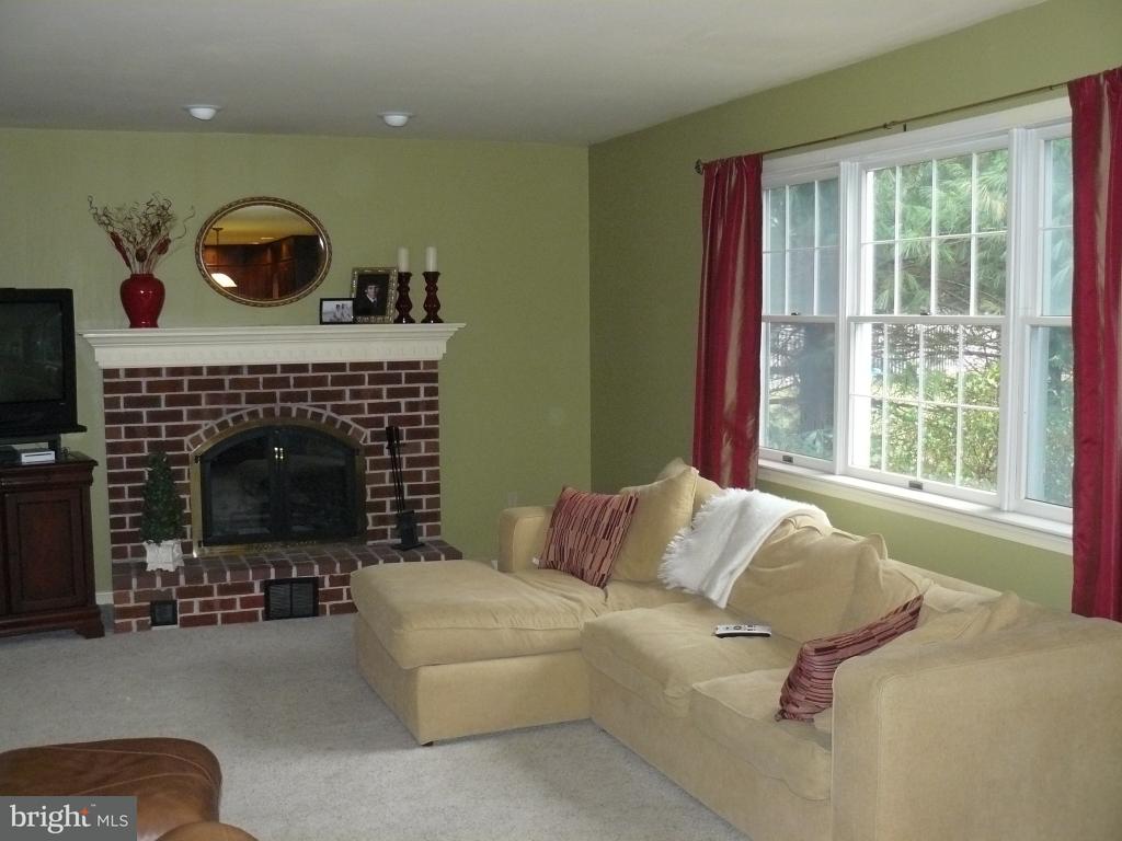 202 Farmstead Lane Lititz, PA 17543 - Photo 3 of 13 Gallery Image 3