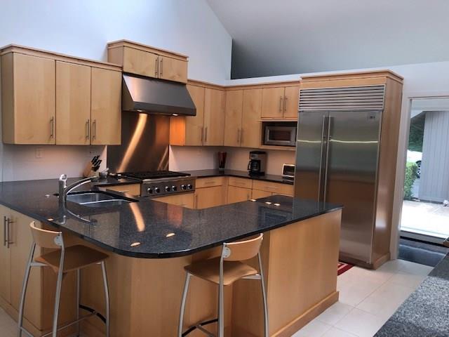 148 Riding Trail Lane Pittsburgh, PA 15215 - Photo 4 of 12 Sleek with abundant prep space