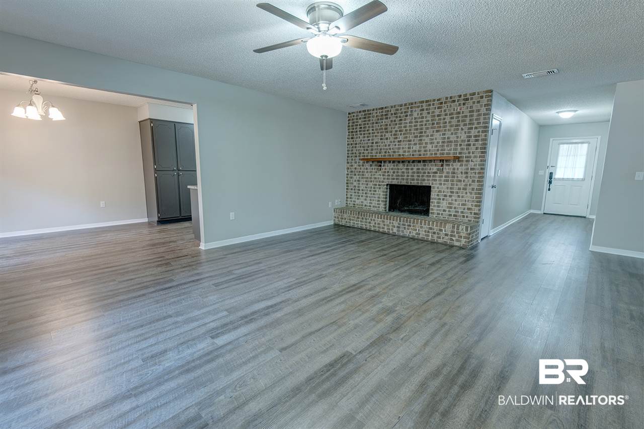109 Montclair Loop Daphne, AL 36526 - Photo 3 of 32 Living Room