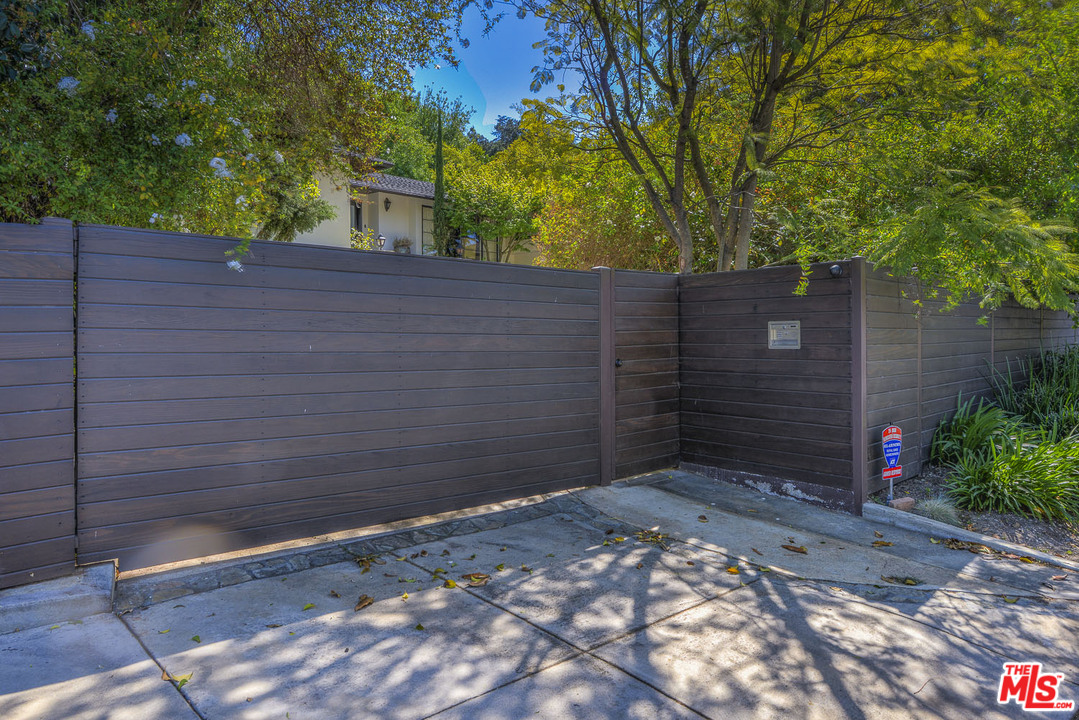 15740 Woodvale Road Encino, CA 91436 - Photo 2 of 42 Gallery Image 2
