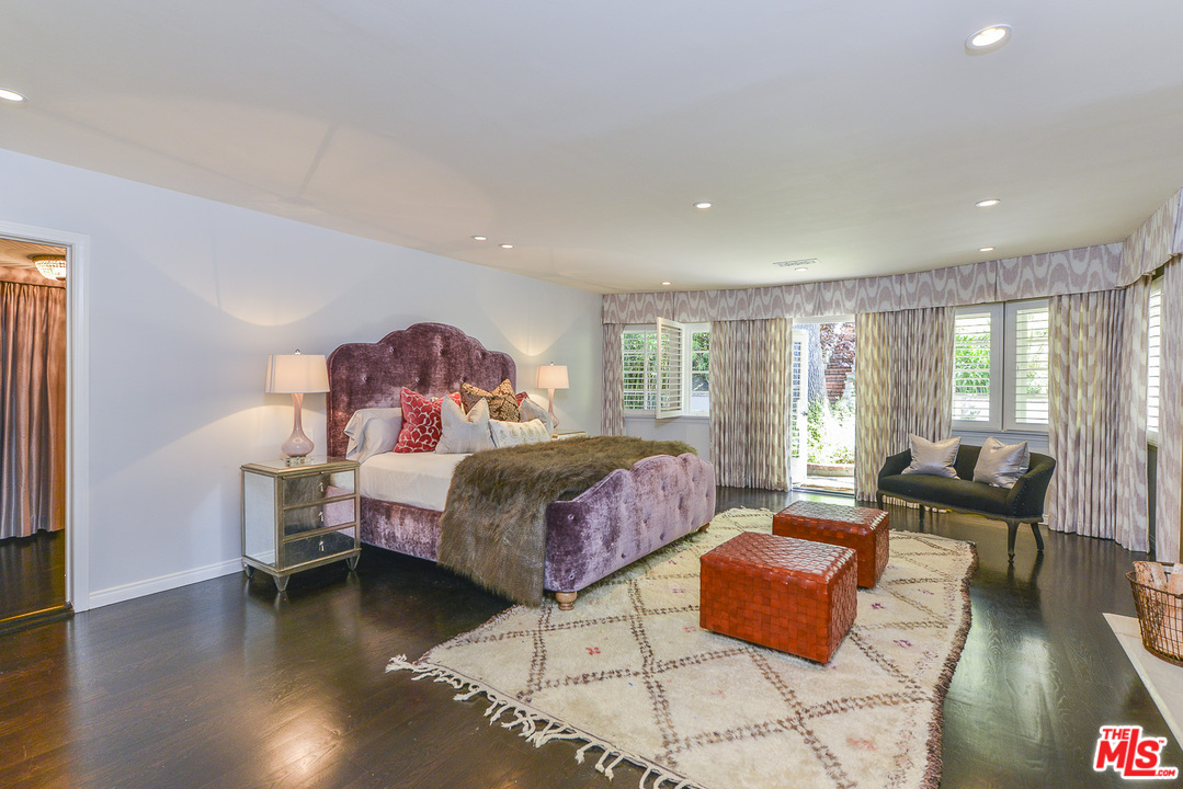 15740 Woodvale Road Encino, CA 91436 - Photo 12 of 42 Gallery Image 12