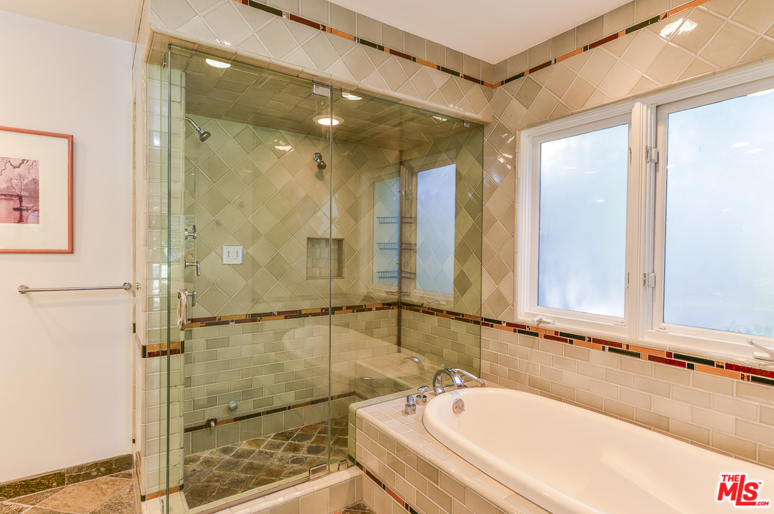 15740 Woodvale Road Encino, CA 91436 - Photo 13 of 42 Gallery Image 13