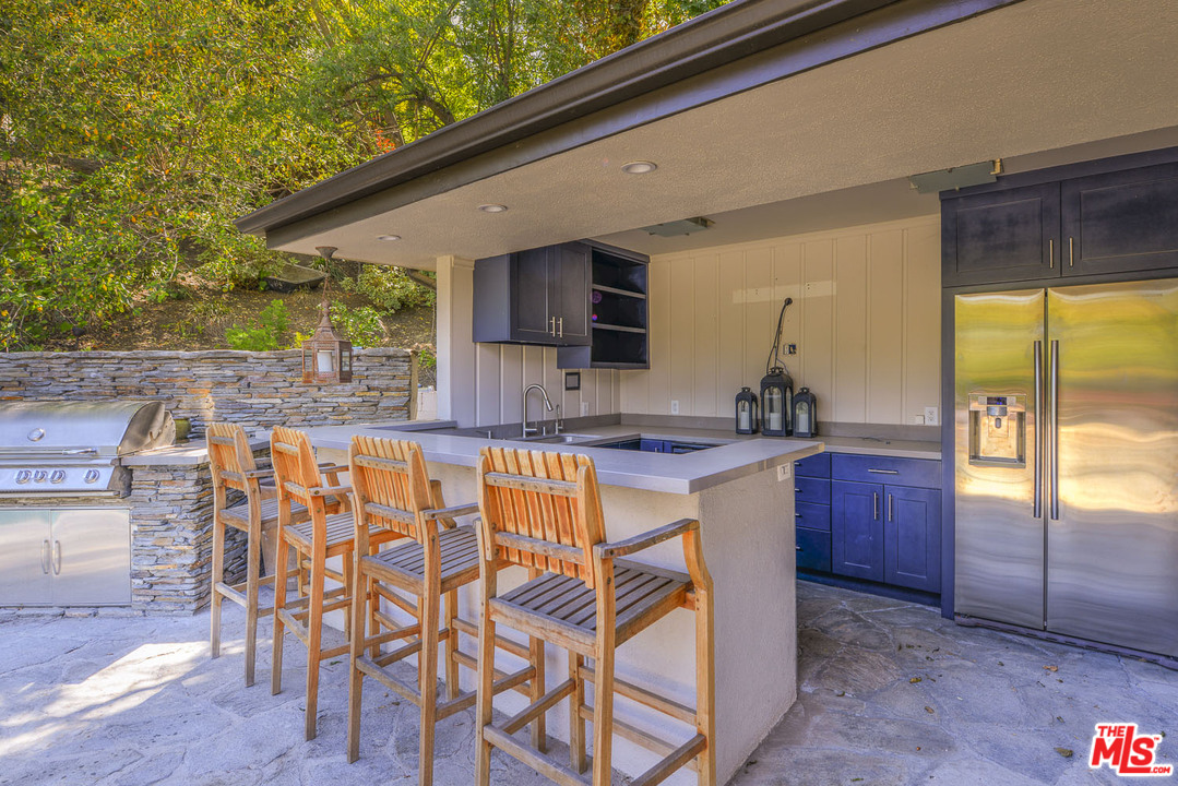 15740 Woodvale Road Encino, CA 91436 - Photo 22 of 42 Gallery Image 22