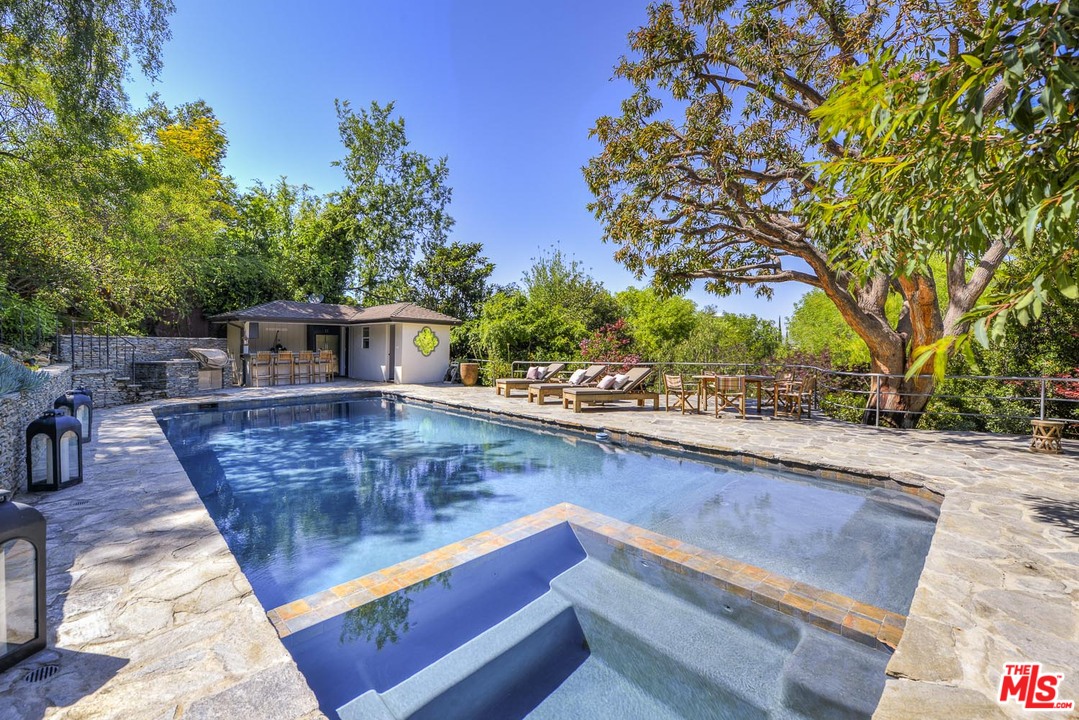 15740 Woodvale Road Encino, CA 91436 - Photo 23 of 42 Gallery Image 23