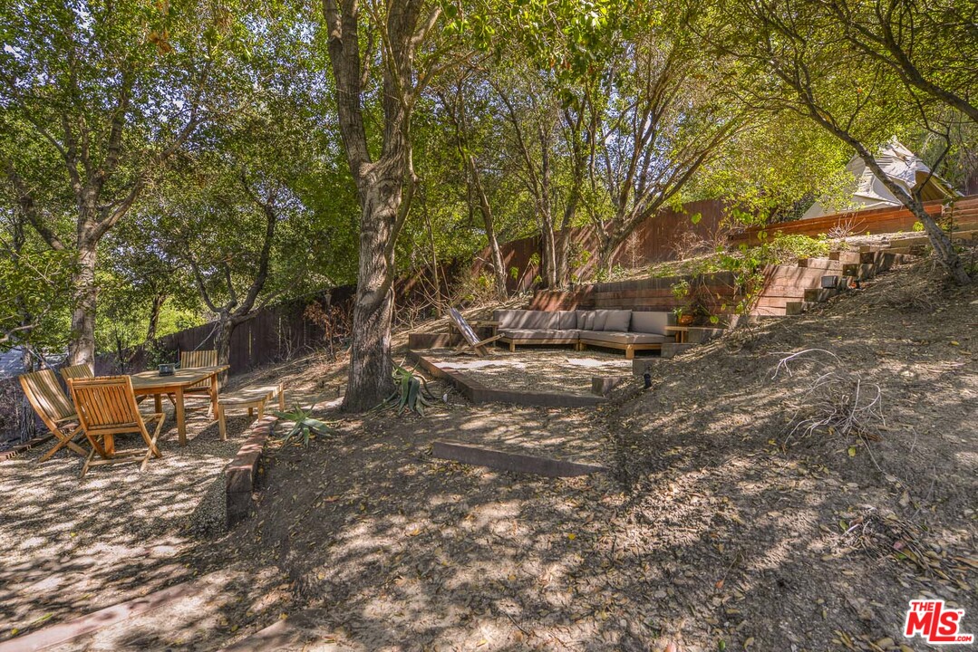 15740 Woodvale Road Encino, CA 91436 - Photo 24 of 42 Gallery Image 24
