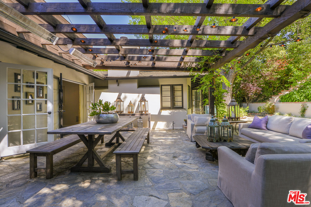 15740 Woodvale Road Encino, CA 91436 - Photo 31 of 42 Gallery Image 31