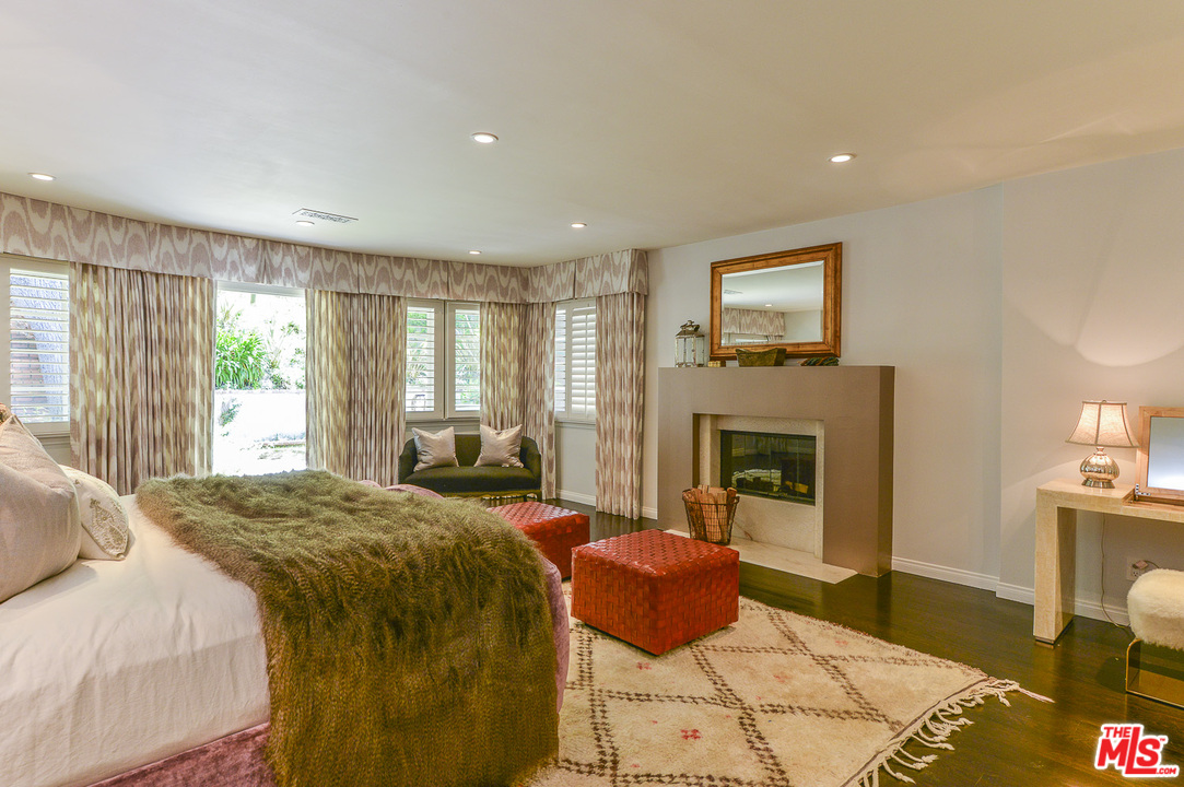 15740 Woodvale Road Encino, CA 91436 - Photo 35 of 42 Gallery Image 35
