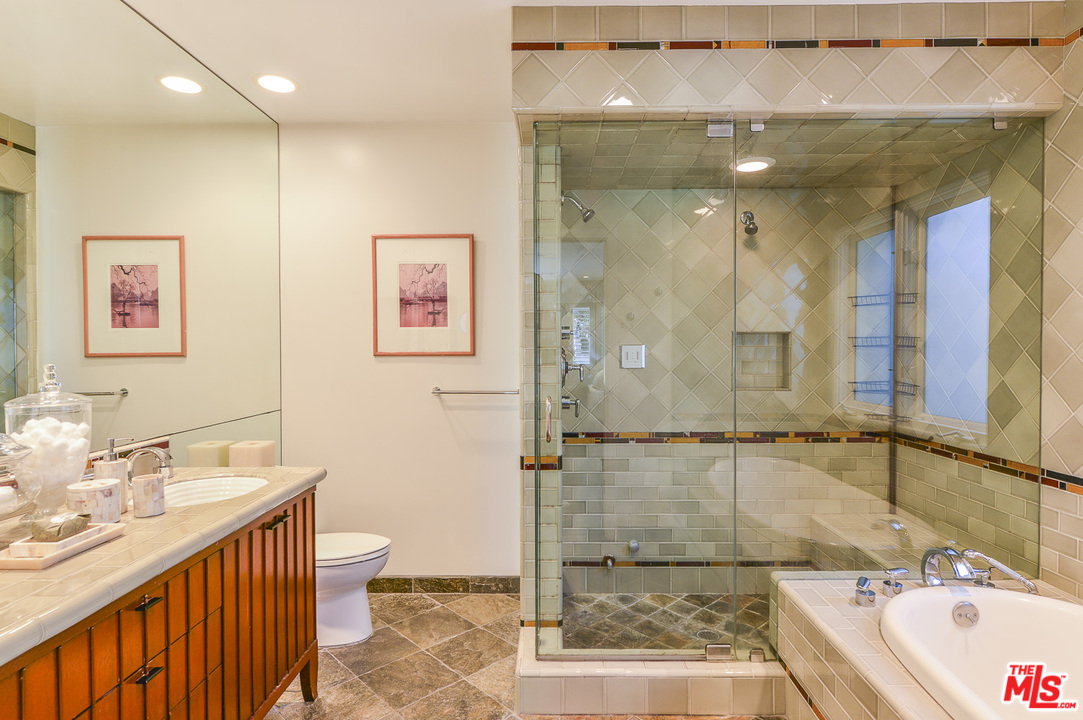 15740 Woodvale Road Encino, CA 91436 - Photo 36 of 42 Gallery Image 36