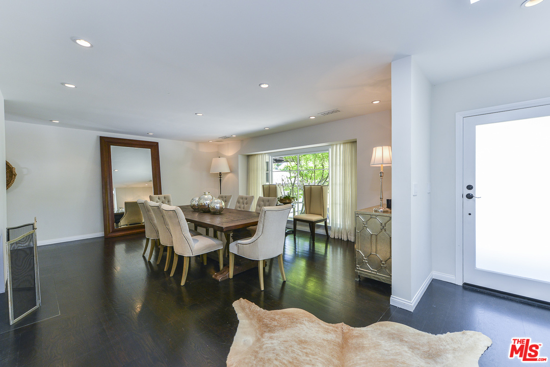 15740 Woodvale Road Encino, CA 91436 - Photo 38 of 42 Gallery Image 38