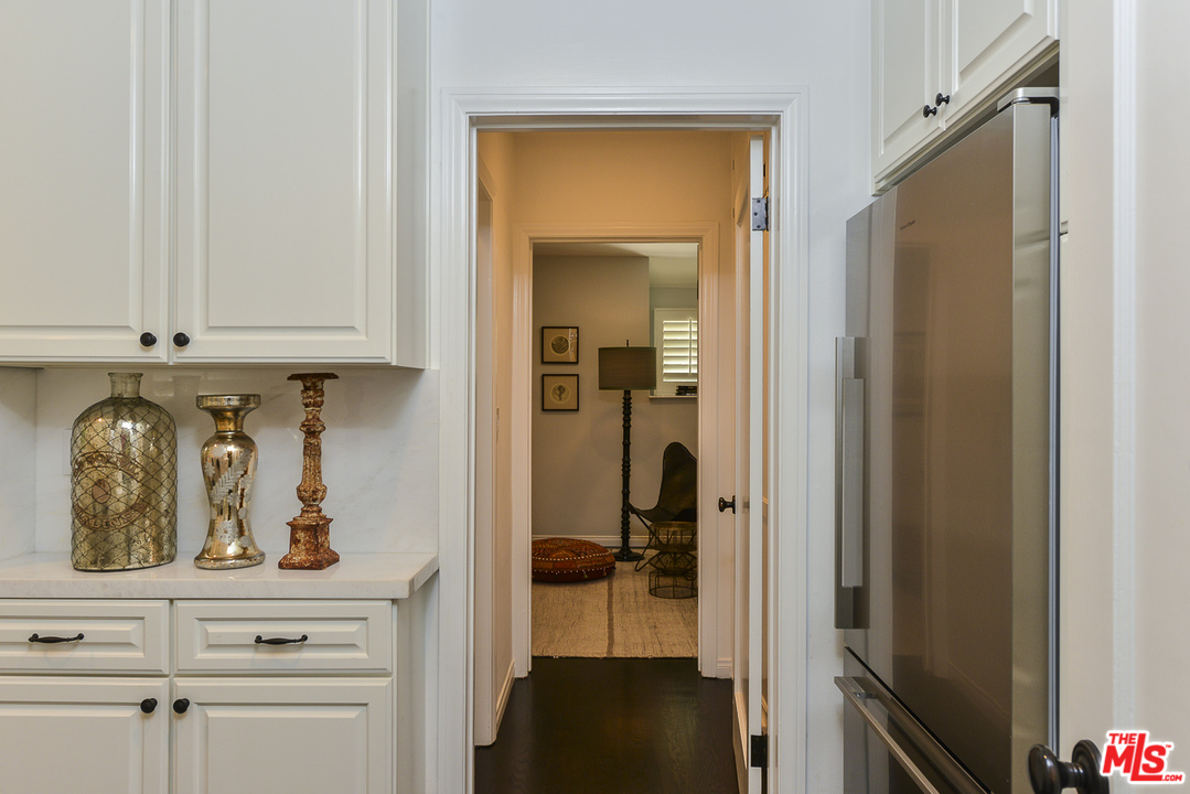 15740 Woodvale Road Encino, CA 91436 - Photo 40 of 42 Gallery Image 40