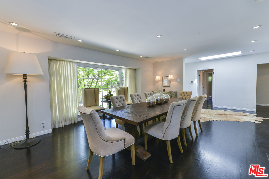 15740 Woodvale Road Encino, CA 91436 - Photo 5 of 42 Gallery Image 5