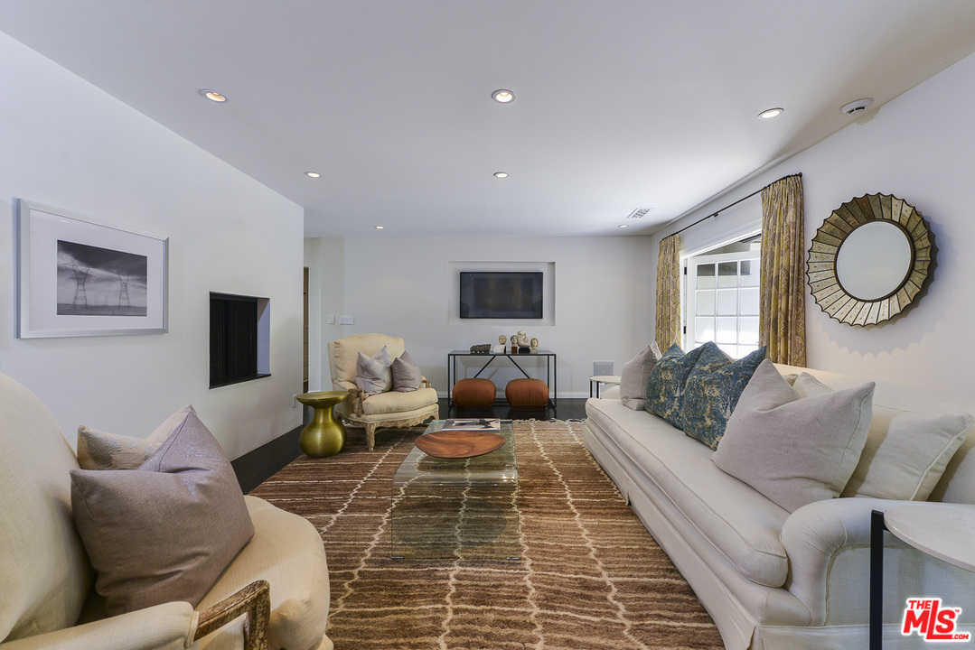15740 Woodvale Road Encino, CA 91436 - Photo 41 of 42 Gallery Image 41