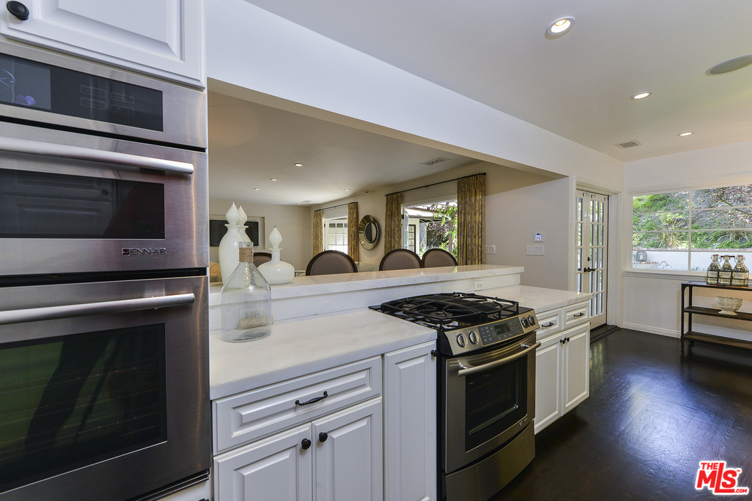 15740 Woodvale Road Encino, CA 91436 - Photo 42 of 42 Gallery Image 42