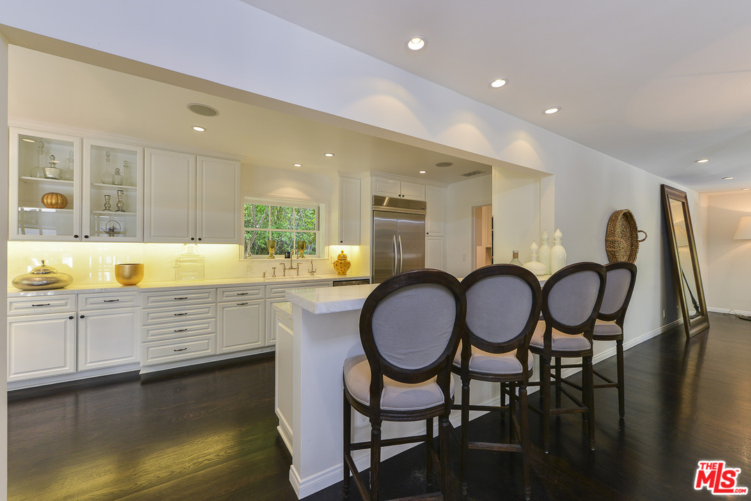 15740 Woodvale Road Encino, CA 91436 - Photo 7 of 42 Gallery Image 7