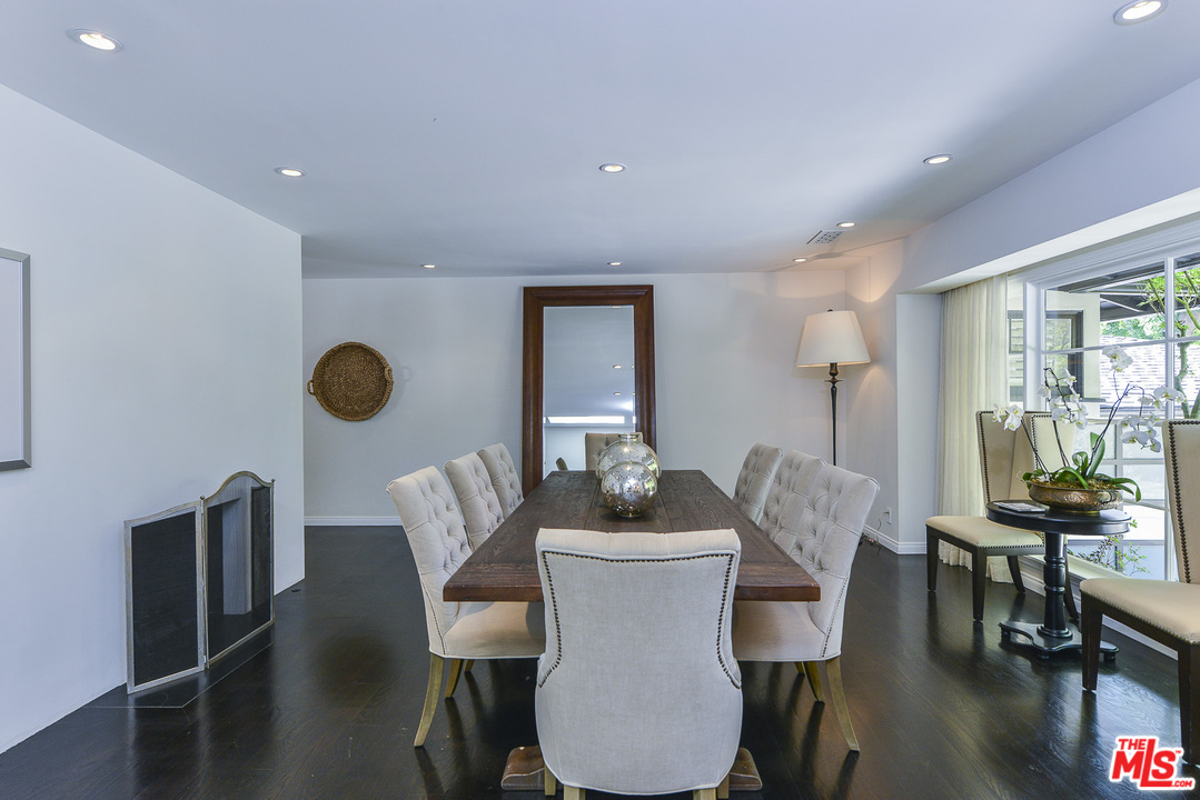 15740 Woodvale Road Encino, CA 91436 - Photo 10 of 42 Gallery Image 10