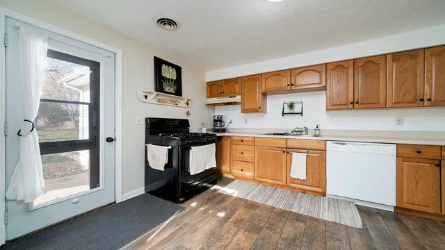 $200,000 | 13714 Dorr Road, Rockton, IL 61072