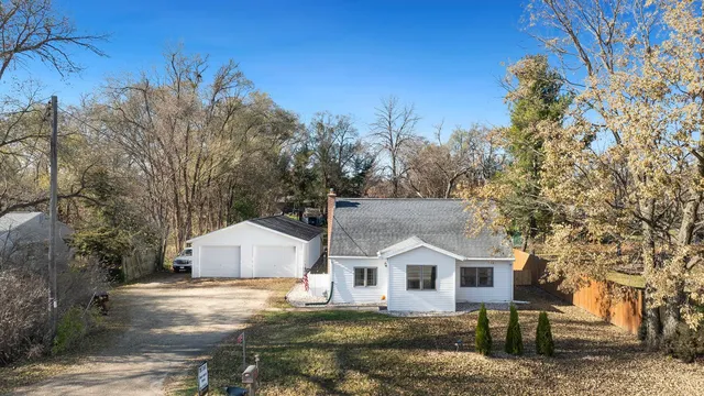 $200,000 | 13714 Dorr Road, Rockton, IL 61072