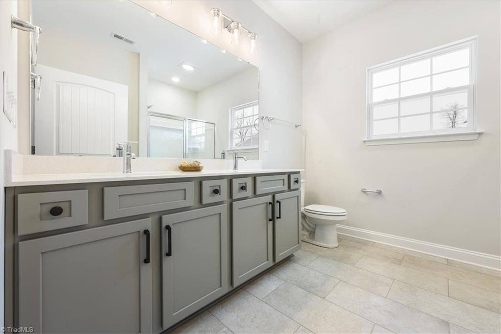 6407 Gardenview Road, Unit 33 Pleasant Garden, NC 27313 - Photo 17 of 27 Primary enSuite Bath