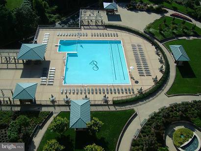 5225 Pooks Hill Road, Unit 502N Bethesda, MD 20814 - Photo 10 of 18 Outdoor Pool