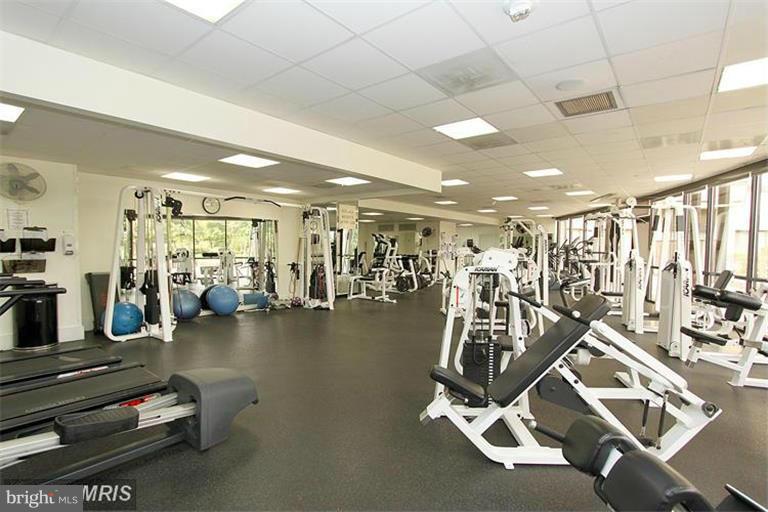 5225 Pooks Hill Road, Unit 502N Bethesda, MD 20814 - Photo 11 of 18 Huge Fitness Center