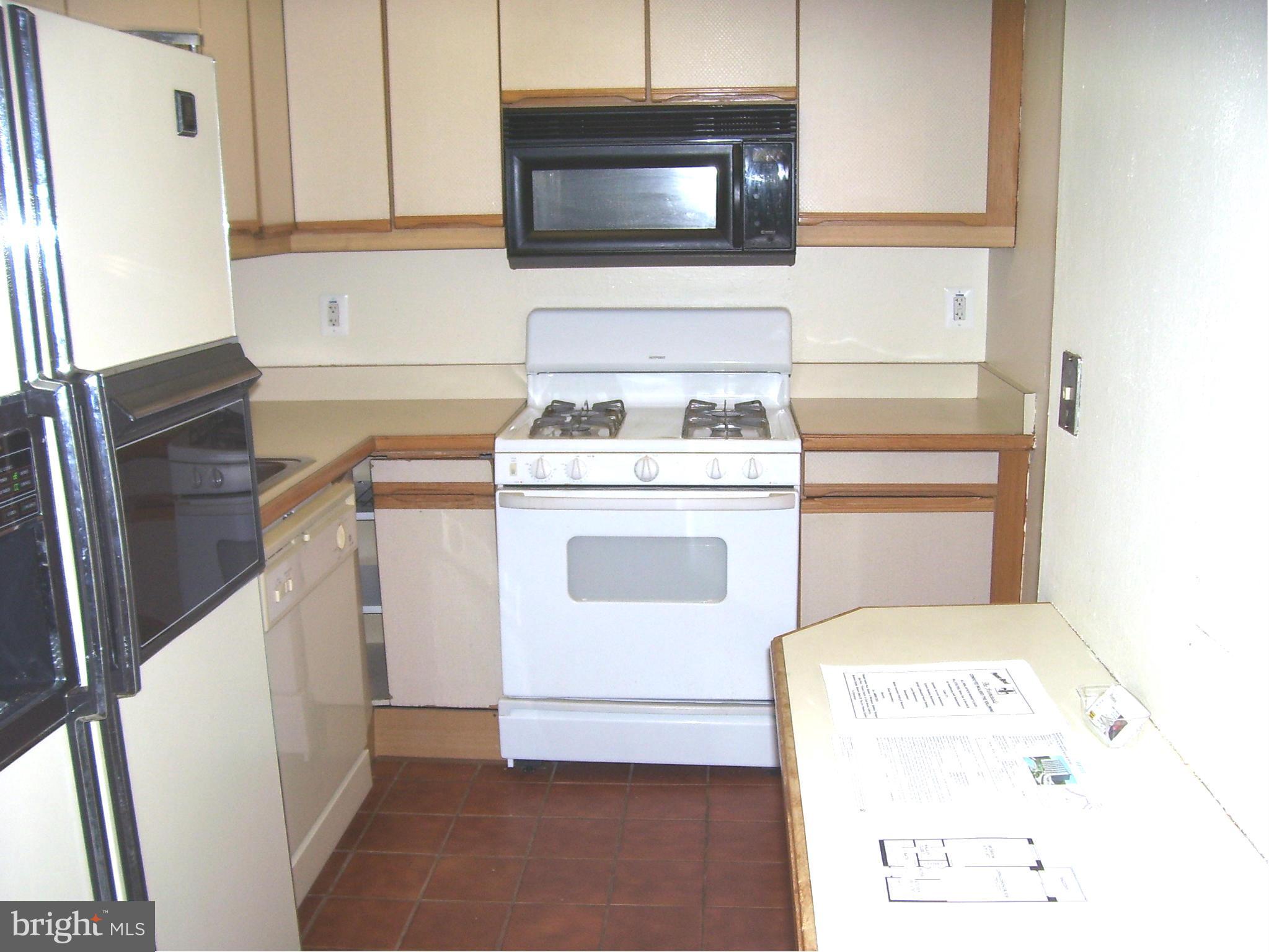 5225 Pooks Hill Road, Unit 502N Bethesda, MD 20814 - Photo 3 of 18 Kitchen