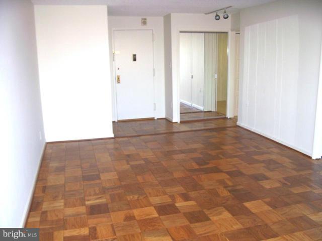 5225 Pooks Hill Road, Unit 502N Bethesda, MD 20814 - Photo 4 of 18 Living Room