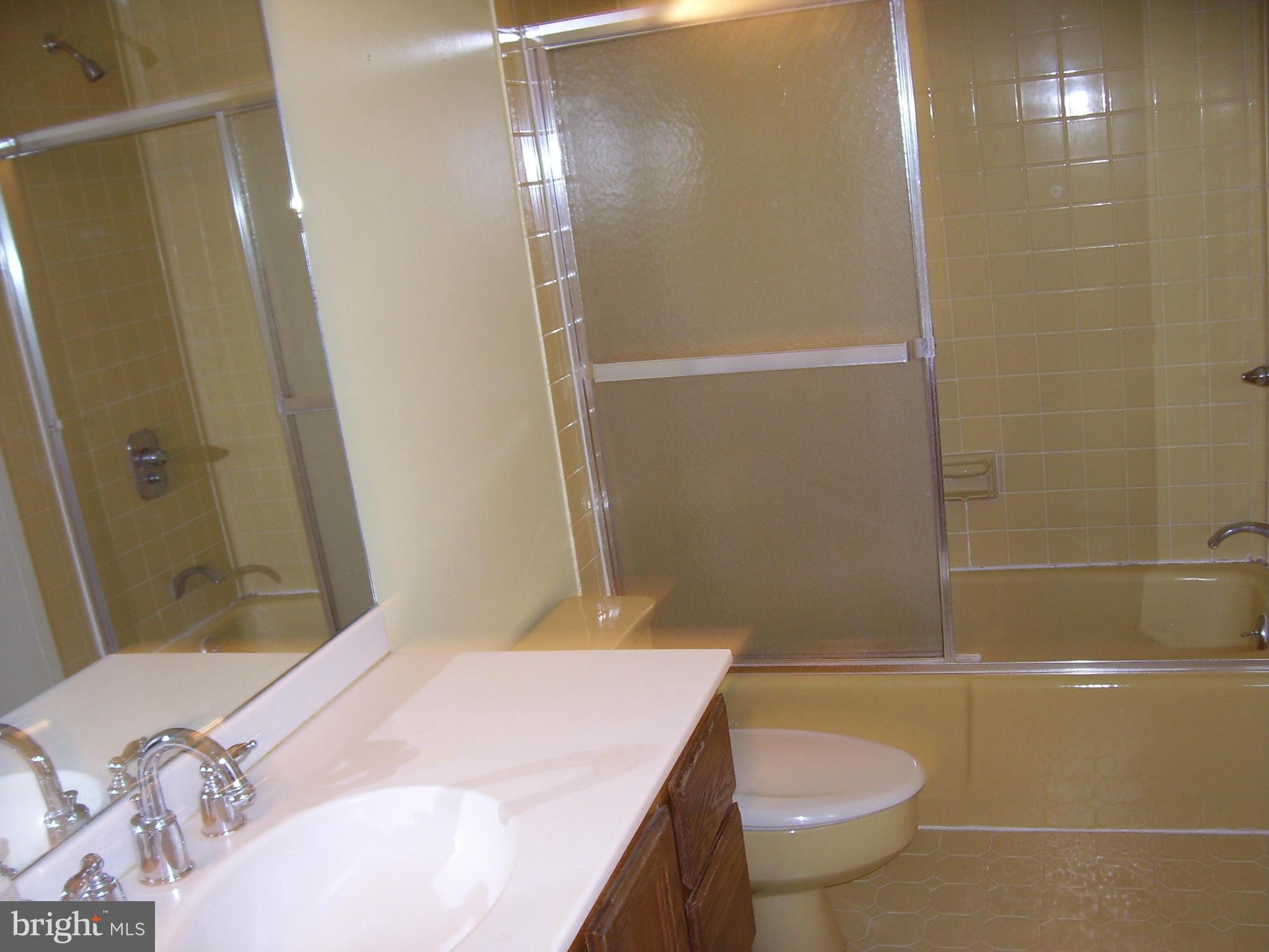 5225 Pooks Hill Road, Unit 502N Bethesda, MD 20814 - Photo 6 of 18 Bath