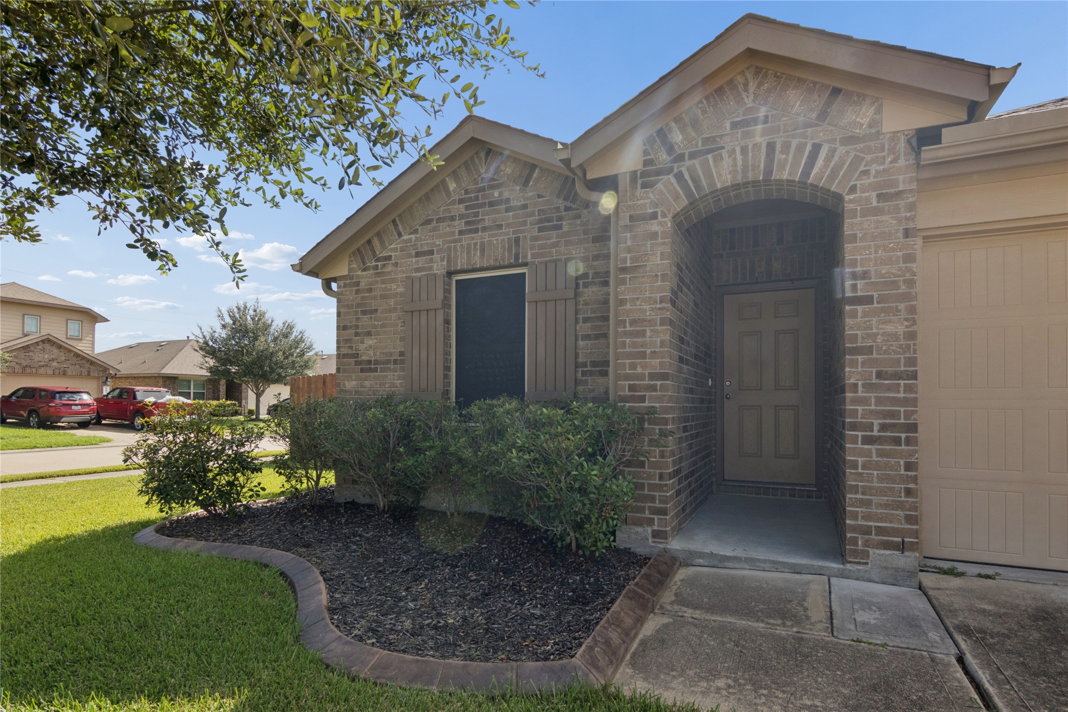8003 Carillon Way Rosharon, TX 77583 - Photo 4 of 26 Gallery Image 4