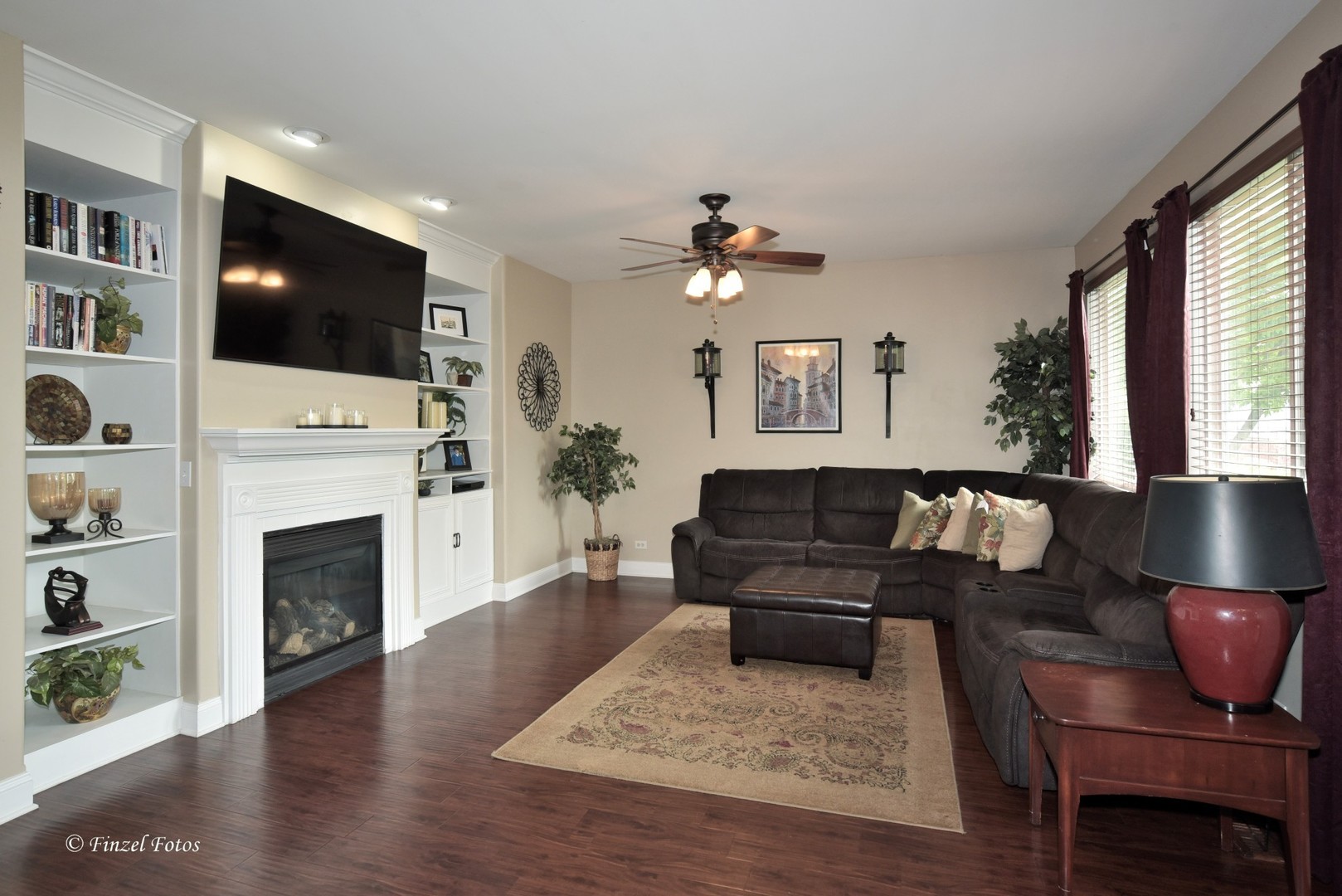 247 Pawtucket Avenue Elgin, IL 60124 - Photo 5 of 39