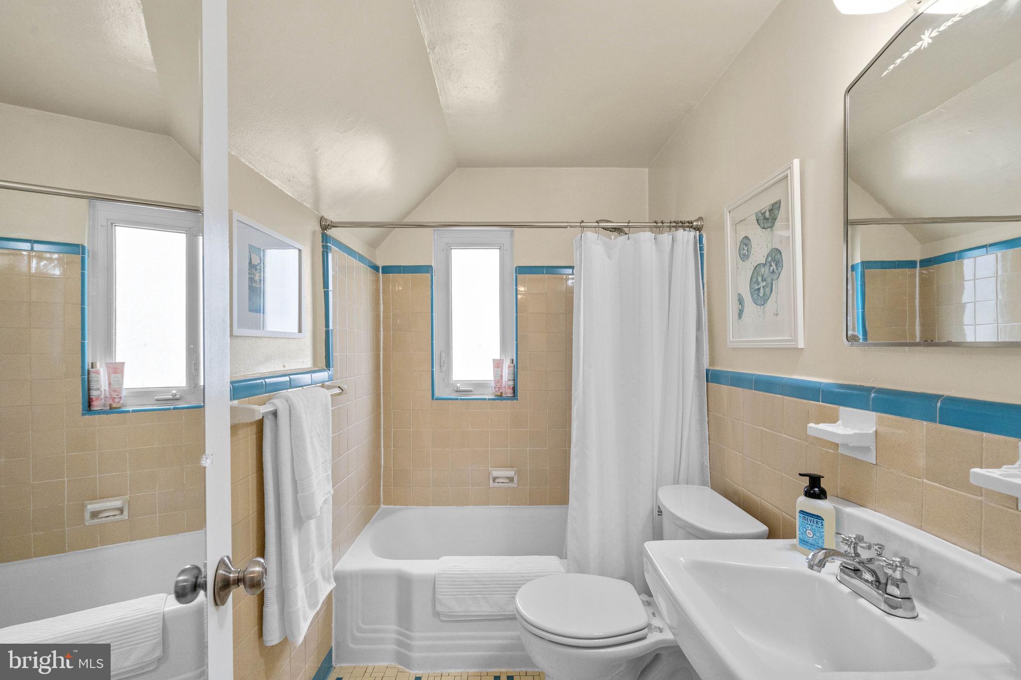 9817 Rosensteel Avenue Silver Spring, MD 20910 - Photo 23 of 50 Upper hall full bathroom