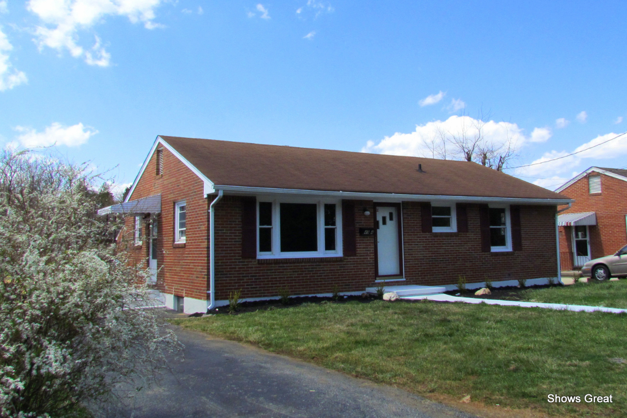 4944 Florist Road Roanoke, VA 24012 - Photo 20 of 20 a front view of house with yard and green space
