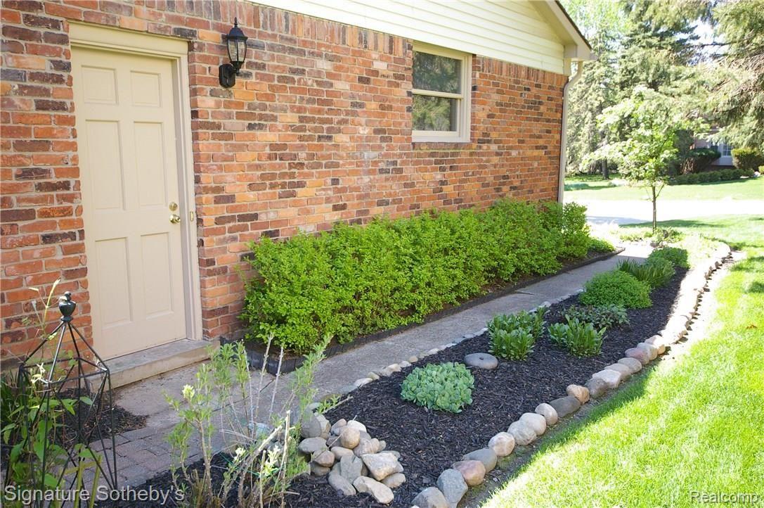 1790 North Kilburn Road Rochester, MI 48306 - Photo 26 of 29 IMGP9243.JPG
