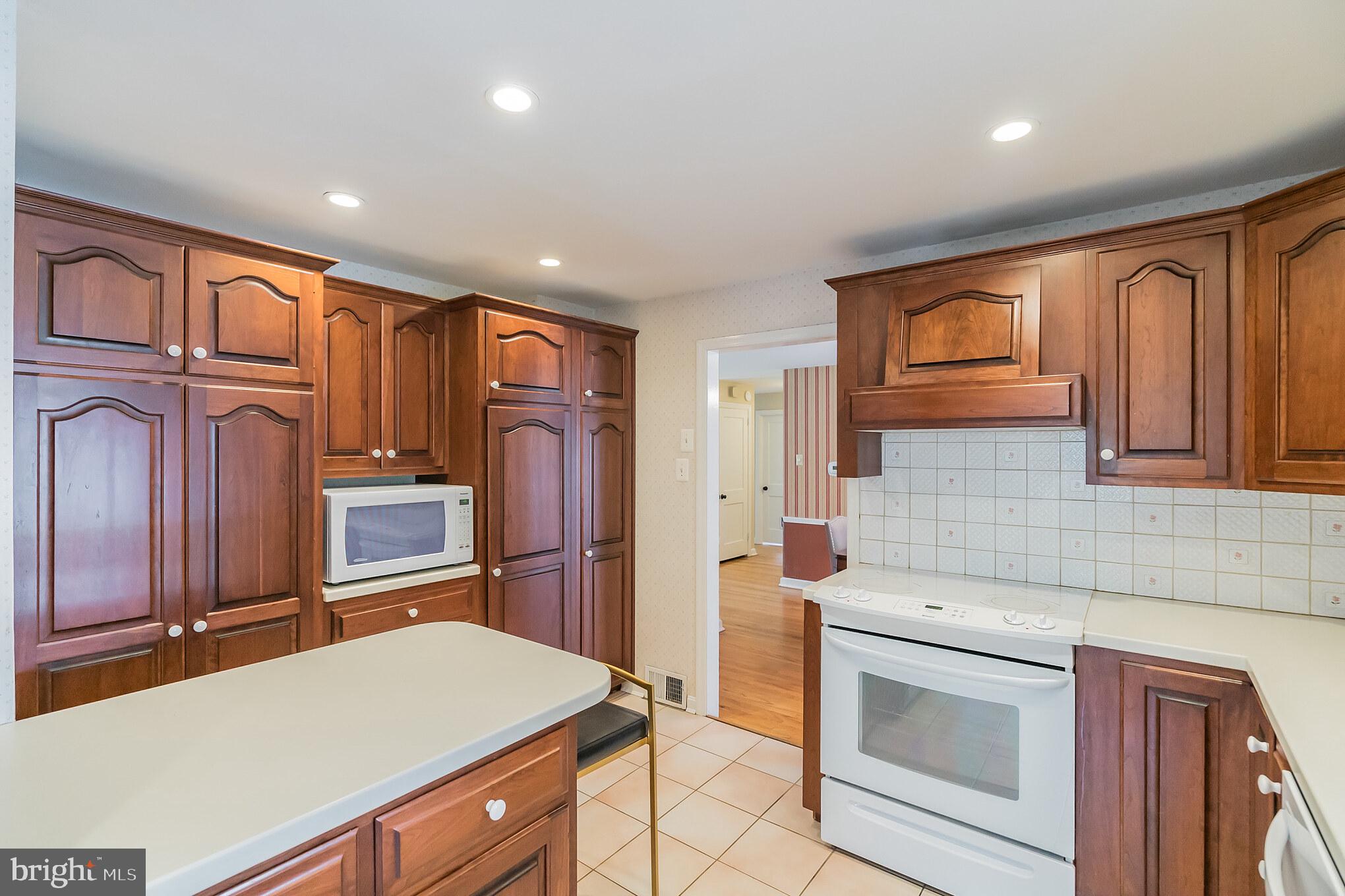 605 Arlingham Road Flourtown, PA 19031 - Photo 16 of 33