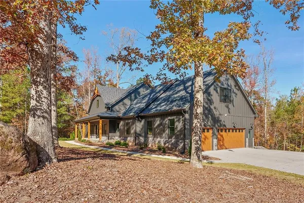 a view of a pathway of a house with a backyard