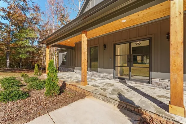 a view of livingroom with furniture