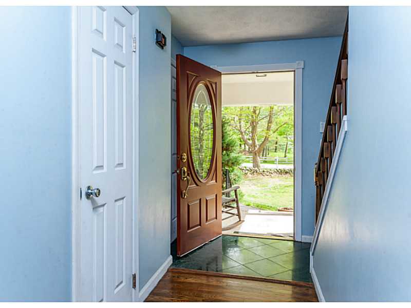2095 Division Road East Greenwich, RI 02818 - Photo 2 of 23 Entry.