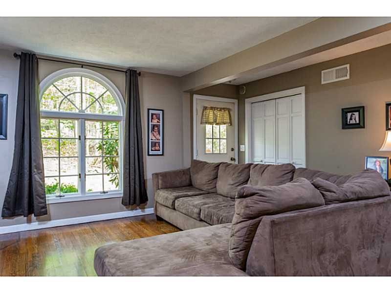 2095 Division Road East Greenwich, RI 02818 - Photo 7 of 23 Living Room.