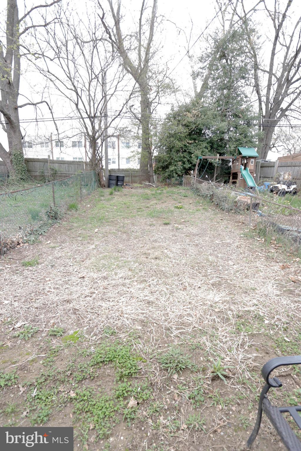 12124 Rambler Road Philadelphia, PA 19154 - Photo 25 of 26 a backyard of a house with lots of green space
