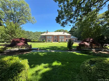 $5,700,000 | 195 Feeks Lane, Locust Valley, NY 11560