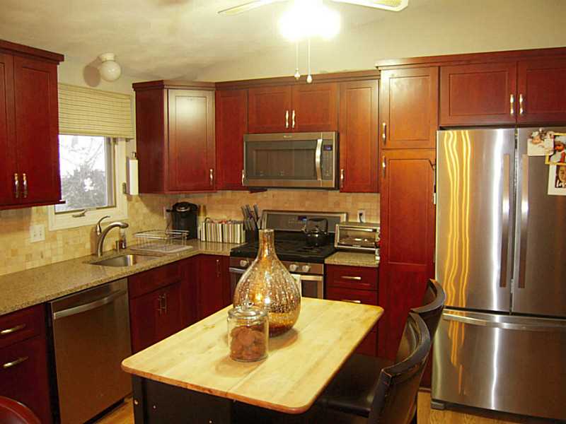 91 Winterberry Road Narragansett, RI 02874 - Photo 2 of 16 Kitchen.