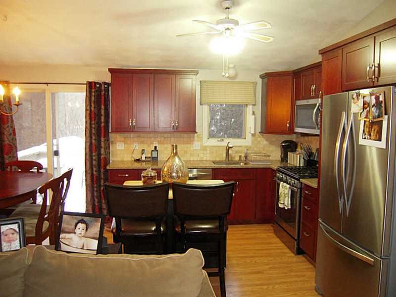 91 Winterberry Road Narragansett, RI 02874 - Photo 3 of 16 Kitchen.