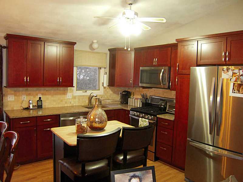 91 Winterberry Road Narragansett, RI 02874 - Photo 4 of 16 Kitchen.