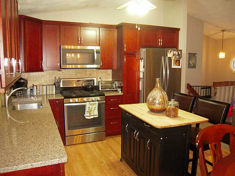 91 Winterberry Road Narragansett, RI 02874 - Photo 5 of 16 Kitchen.
