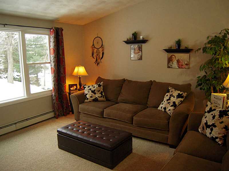 91 Winterberry Road Narragansett, RI 02874 - Photo 6 of 16 Den/Family/Great Room.