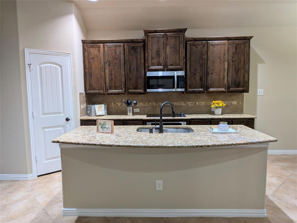 408 Valley Ridge Drive Red Oak, TX 75154 - Photo 12 of 31 Gallery Image 12