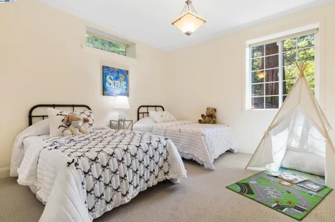 $1,186,900 | 6440 Longcroft Drive, Oakland, CA 94611